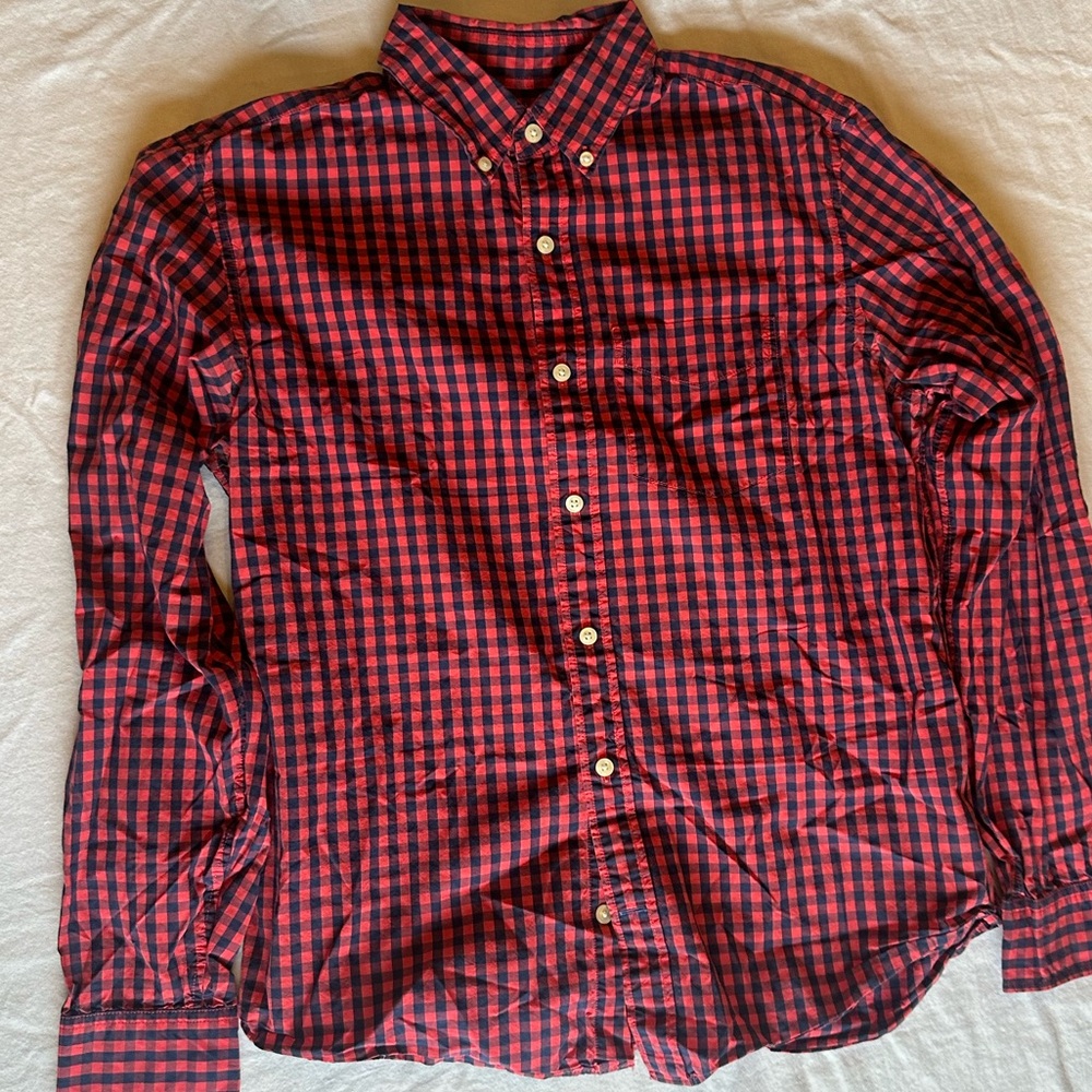 Men’s Gap Long Sleeve Red And Blue Checkered Button-Down Shirt - Medium
